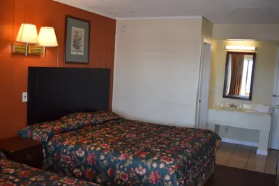 Photo 5 - Dry Dock Motel
