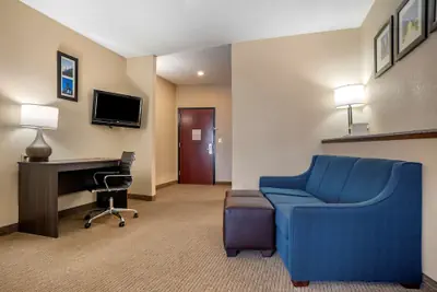 Photo 5 - Comfort Suites Mobile