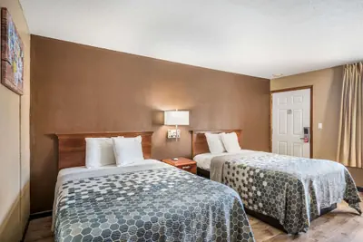 Photo 5 - Econo Lodge Oskaloosa