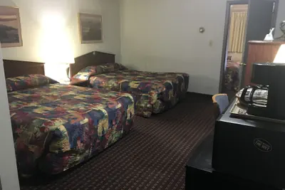 Photo 4 - Budget Inn La Fonda Motel