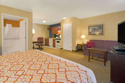 Photo 4 - Hawthorn Extended Stay by Wyndham Cincinnati/Sharonville