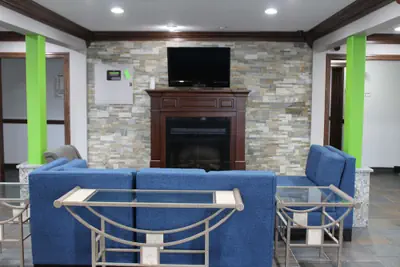 Photo 5 - Ramada by Wyndham Cedar Rapids South