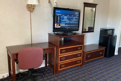 Photo 5 - Sherwood Motel