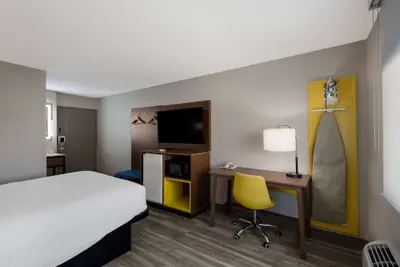 Photo 4 - Days Inn by Wyndham Ankeny - Des Moines