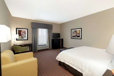 Photo 4 - Hampton Inn Marion