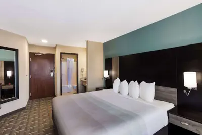 Photo 5 - Quality Inn Galesburg near US Highway 34 and I-74