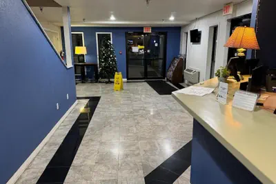 Photo 2 - express inn