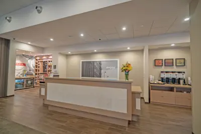Photo 5 - Hampton Inn Chicago North-Loyola Station
