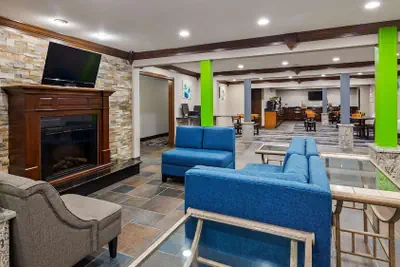 Photo 4 - Ramada by Wyndham Cedar Rapids South