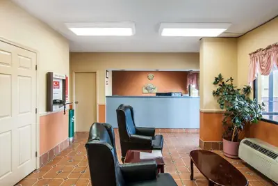 Photo 2 - Econo Lodge Inn & Suites Tuscaloosa I-20