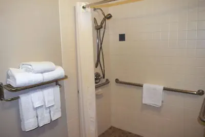 Photo 5 - La Quinta Inn by Wyndham Binghamton - Johnson City
