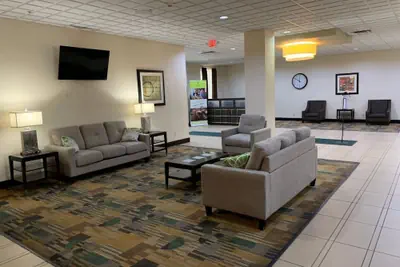 Photo 4 - Quality Inn & Suites Downtown Mansfield