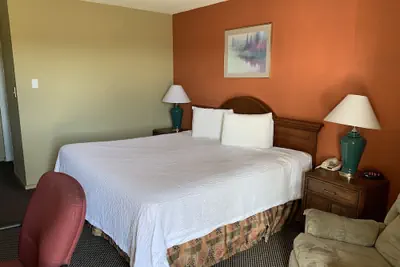 Photo 5 - Executive Inn
