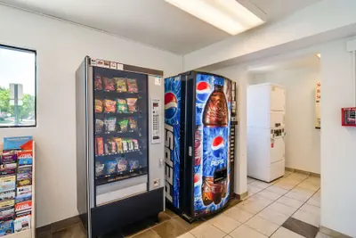 Photo 5 - Motel 6 Schiller Park, IL - Chicago O'Hare