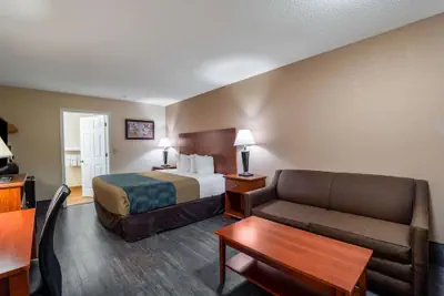 Photo 5 - Econo Lodge Inn & Suites Cayce I-26 Airport