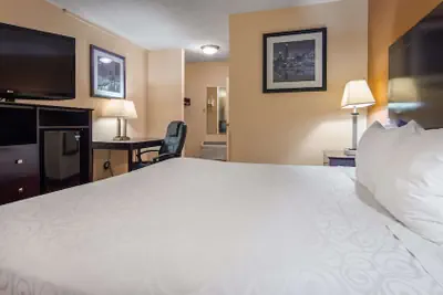 Photo 5 - Days Inn by Wyndham St. Charles IL