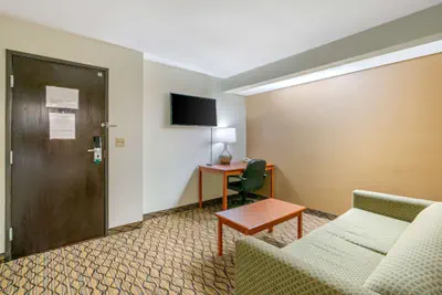 Photo 4 - Quality Inn & Suites Jefferson City
