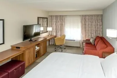 Photo 4 - Hampton Inn & Suites St. Louis/Alton