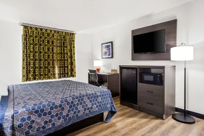 Photo 2 - Econo Lodge Jesup