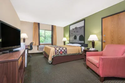 Photo 4 - Super 8 by Wyndham Olney
