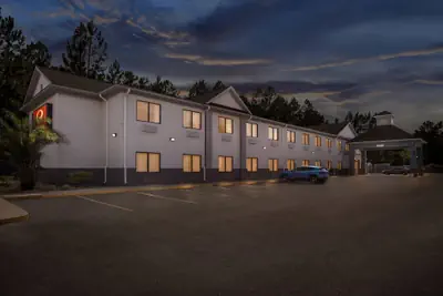 Photo 3 - Econo Lodge Jesup