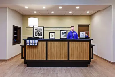 Photo 3 - Hampton Inn Marion