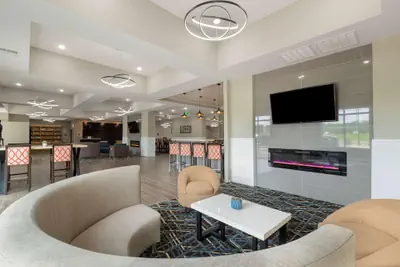 Photo 5 - La Quinta Inn & Suites by Wyndham Coralville Iowa City