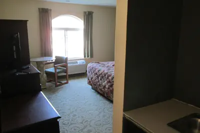Photo 5 - Delux Inn & Suites