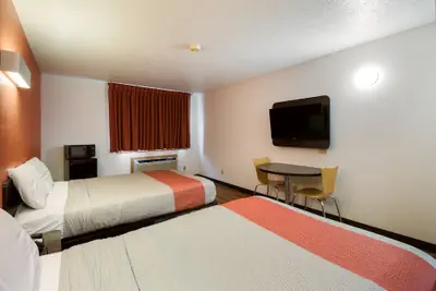 Photo 2 - Motel 6 Davenport, IA