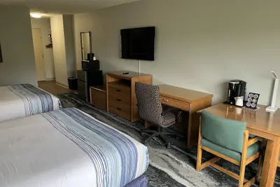 Photo 5 - Days Inn & Suites by Wyndham Williamsburg IA North