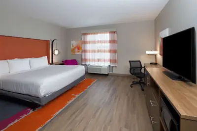 Photo 4 - La Quinta Inn & Suites by Wyndham Perry