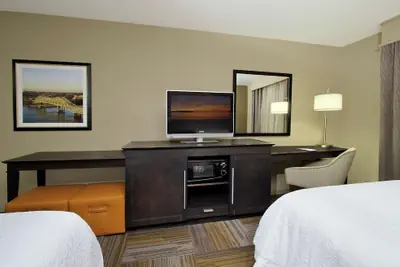 Photo 5 - Hampton Inn & Suites Florence-Downtown