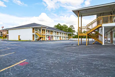 Photo 3 - Economy Inn By OYO Ashburn