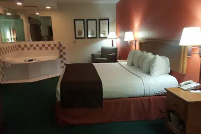 Photo 5 - Holiday Inn Express Garden City East by IHG