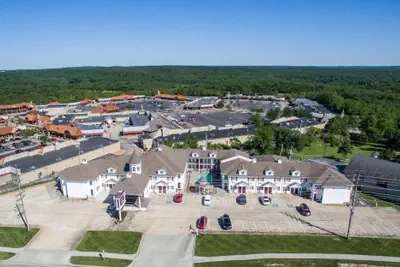 Photo 4 - Osage Village Inn