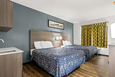 Photo 4 - Econo Lodge Jesup