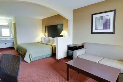 Photo 4 - Quality Inn & Suites Clarksville