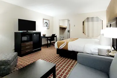 Photo 2 - Quality Inn & Suites Marion