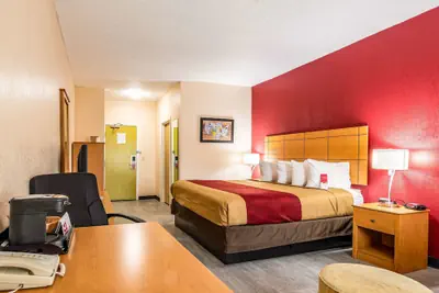 Photo 5 - Econo Lodge Topeka at Wanamaker