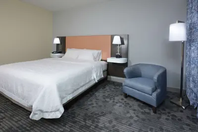 Photo 2 - Hampton Inn & Suites Clinton - I-26