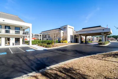 Photo 3 - Quality Inn Lumberton North