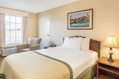 Photo 5 - Baymont by Wyndham Dunn