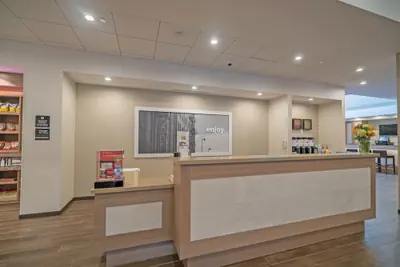 Photo 2 - Hampton Inn Chicago North-Loyola Station
