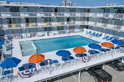 Photo 2 - The Crusader Oceanfront Family Resort