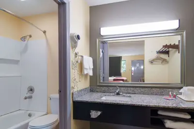 Photo 2 - Econo Lodge Battleboro - Rocky Mount I-95
