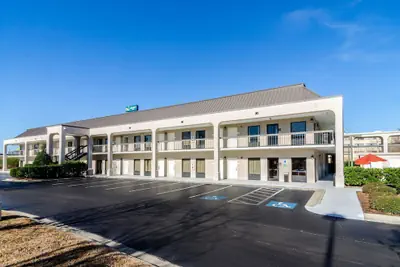 Photo 2 - Quality Inn Lumberton North