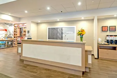 Photo 4 - Hampton Inn Chicago North-Loyola Station