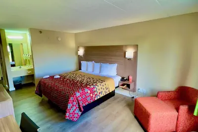 Photo 2 - Econo Lodge Willowbrook
