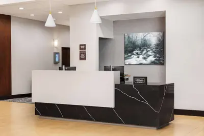 Photo 5 - DoubleTree by Hilton Greensboro Airport