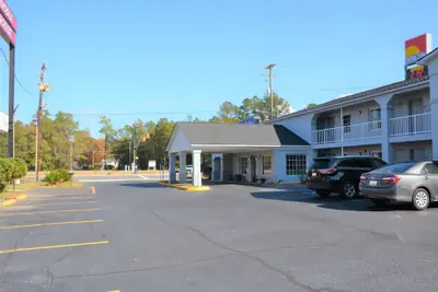 Photo 5 - Travelodge by Wyndham Walterboro